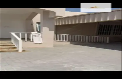 فيلا - 5 غرف نوم - 7 حمامات للايجار في منطقة الخالدية - الشارقة