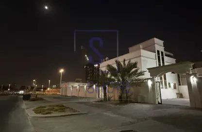 Villa - 4 Bedrooms - 5 Bathrooms for rent in Khalifa City - Abu Dhabi