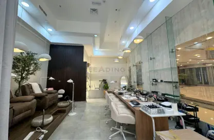 Shop - Studio - 1 Bathroom for rent in Park Towers - DIFC - Dubai