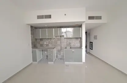 Apartment - Studio - 1 Bathroom for rent in Al Butina 9 Building - Al Butina - Sharjah