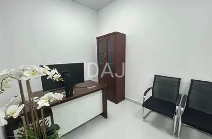 Office Space - Studio - 1 Bathroom for rent in Red Avenue - Al Garhoud - Dubai