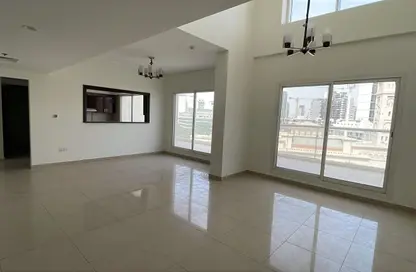 دوبلكس - 2 غرف نوم - 3 حمامات للايجار في بناية رويال جي في سي - قرية الجميرا سركل - دبي