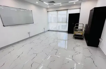 Business Centre - Studio - 2 Bathrooms for rent in Al Nasr Plaza - Oud Metha - Bur Dubai - Dubai