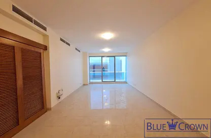 Apartment - 3 Bedrooms - 3 Bathrooms for rent in Silver Sands 2 - Mankhool - Bur Dubai - Dubai