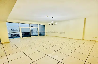 Empty Room image for: Apartment - 3 Bedrooms - 3 Bathrooms for sale in Royal Residence 1 - Royal Residence - Dubai Sports City - Dubai, Image 1