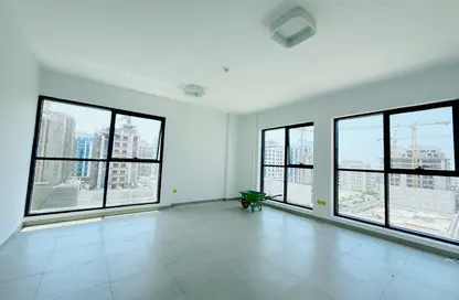 Apartment - 2 Bedrooms - 3 Bathrooms for rent in Al Awadhi Res 2 - Al Satwa - Dubai