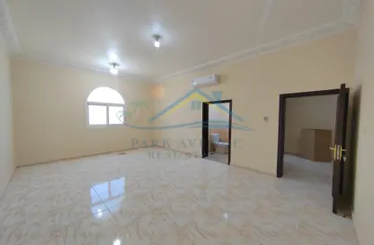 شقة - 3 غرف نوم - 4 حمامات للايجار في مركز محمد بن زايد - مدينة محمد بن زايد - أبوظبي