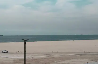 Apartment - 1 Bedroom - 2 Bathrooms for rent in Ajman Corniche Road - Ajman