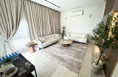 Villa - 4 Bedrooms - 5 Bathrooms for rent in Al Quoz 2 - Al Quoz - Dubai