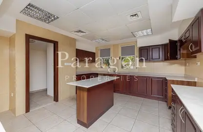 Kitchen image for: Villa - 5 Bedrooms - 4 Bathrooms for rent in Al Hamra Lagoon - Al Hamra Village - Ras Al Khaimah, Image 1
