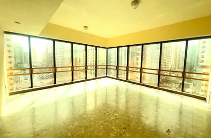 Duplex - 3 Bedrooms - 4 Bathrooms for rent in Baniyas Tower - Al Danah - Abu Dhabi