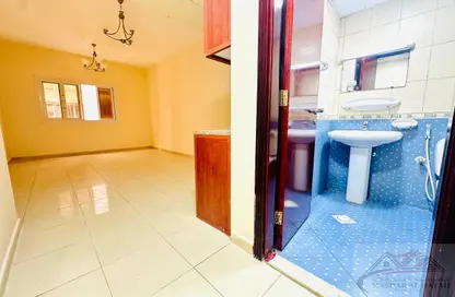 Apartment - Studio - 1 Bathroom for rent in Muwaileh 29 Building - Muwaileh - Sharjah