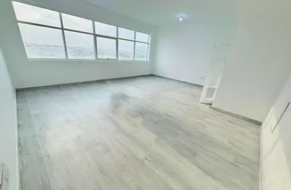 شقة - 2 غرف نوم - 2 حمامات للايجار في هضبة الزعفرانة - منطقة المرور - أبوظبي