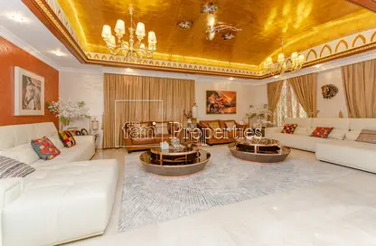 صورة لـ غرفة المعيشة فيلا - 5 غرف نوم - 5 حمامات للايجار في ذو سنترو - الفيلا - دبي ، صورة رقم 1
