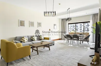 Living / Dining Room image for: Apartment - 2 Bedrooms - 2 Bathrooms for rent in Golden Mile 6 - Golden Mile - Palm Jumeirah - Dubai, Image 1