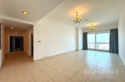 شقة - 3 غرف نوم - 3 حمامات للايجار في برج لطيفة - شارع الشيخ زايد - دبي