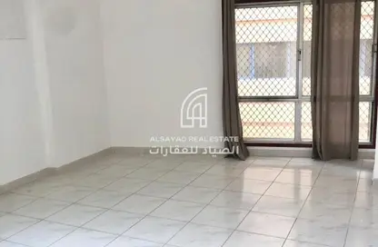 شقة - 2 غرف نوم - 1 حمام للايجار في بناء النباعة - النبعة - الشرق - الشارقة شقة - 2 غرف نوم - 1 حمام للايجار في بناء النباعة - النبعة - الشرق - الشارقة