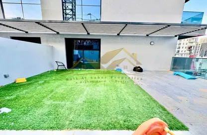 Apartment - 1 Bedroom - 2 Bathrooms for rent in Jumeirah Garden City - Al Satwa - Dubai