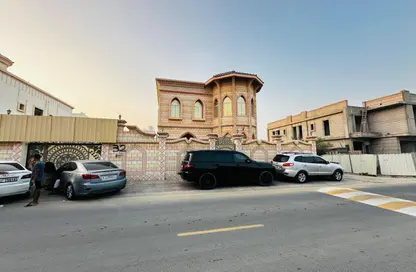 فيلا - 8 غرف نوم - 8 حمامات للبيع في 2 المويهات - المويهات - عجمان