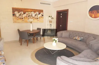 شقة - غرفة نوم - 2 حمامات للايجار في شمال ريزيدينسيس 2 - قرية الجميرا سركل - دبي