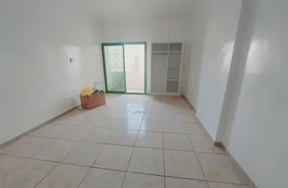 شقة - 2 غرف نوم - 2 حمامات للايجار في المجرة - الشرق - الشارقة