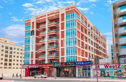 Apartment - 3 Bedrooms - 4 Bathrooms for rent in Al Barsha 1 - Al Barsha - Dubai