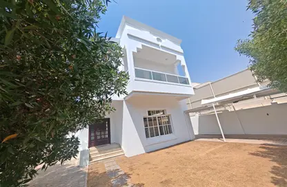 Villa - 5 Bedrooms - 5 Bathrooms for rent in Jumeirah 2 - Jumeirah - Dubai