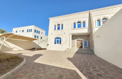 فيلا - 3 غرف نوم - 5 حمامات للايجار في العوينة - فلج هزاع - العين