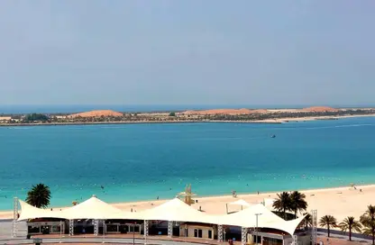 Apartment - 3 Bedrooms - 5 Bathrooms for rent in 3 Sails Tower - Corniche Road - Abu Dhabi