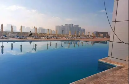 صورة لـ حوض سباحة شقة - غرفة نوم - 2 حمامات للبيع في برج الكورنيش - كورنيش عجمان - عجمان ، صورة رقم 1