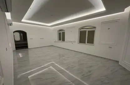 Empty Room image for: Villa - 5 Bedrooms for rent in Zakher - Al Ain, Image 1