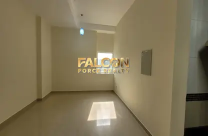 Apartment - 1 Bedroom - 2 Bathrooms for rent in Infinity Building - Sheikh Zayed Road - Dubai
