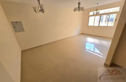 شقة - 2 غرف نوم - 3 حمامات للايجار في بناية مويليح 29 - مويلح - الشارقة شقة - 2 غرف نوم - 3 حمامات للايجار في بناية مويليح 29 - مويلح - الشارقة