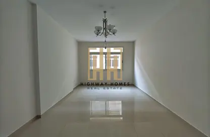 شقة - غرفة نوم - 2 حمامات للايجار في مجمع مويلح - تجارية مويلح - الشارقة