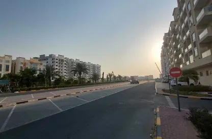 شقة - 2 غرف نوم - 3 حمامات للبيع في قرية الاميرة - الياسمين - عجمان