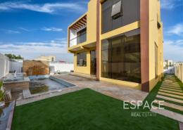 Outdoor House image for: Villa - 5 bedrooms - 6 bathrooms for sale in Legacy - Jumeirah Park - Dubai, Image 1