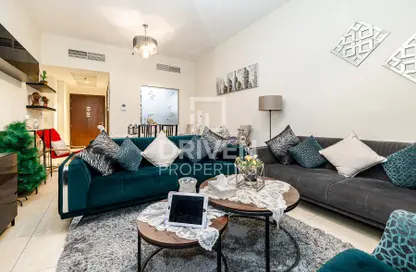 Living Room image for: Apartment - 2 Bedrooms - 3 Bathrooms for sale in Daisy - Azizi Residence - Al Furjan - Dubai, Image 1