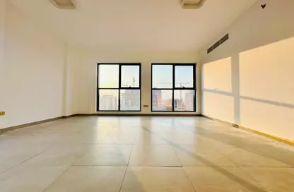 Apartment - 2 Bedrooms - 3 Bathrooms for rent in Al Awadhi Res 2 - Al Satwa - Dubai