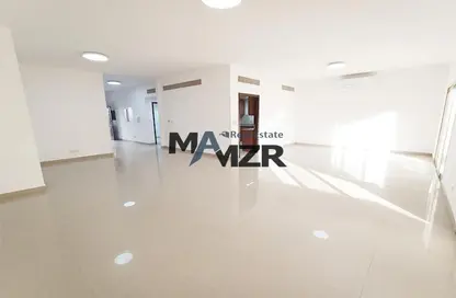 Villa - Studio - 6 Bathrooms for rent in Shakhbout City - Abu Dhabi