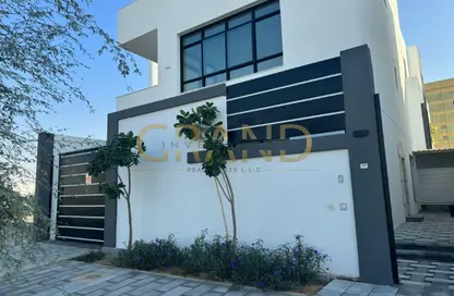 Compound - 3 Bedrooms - 5 Bathrooms for sale in Khalifa City - Abu Dhabi