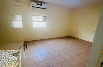 سكن عمال - استوديو - 8 حمامات للايجار في المنطقة الصناعية رقم 10 - المنطقة الصناعية بالشارقة - الشارقة