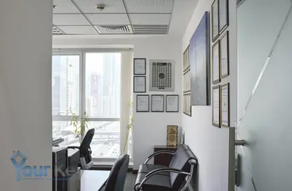 مكتب - استوديو - 1 حمام للايجار في برج لطيفة - شارع الشيخ زايد - دبي