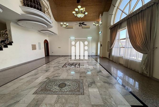 Villa - 5 Bedrooms - 5 Bathrooms for rent in Shakhbout City - Abu Dhabi