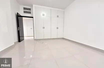 شقة - 3 غرف نوم - 3 حمامات للايجار في الشارع الشرقي - شارع حمدان - أبوظبي