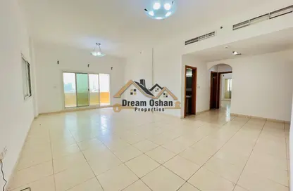 Apartment - 3 Bedrooms - 3 Bathrooms for rent in Hessa Homes Building - Oud Metha - Bur Dubai - Dubai