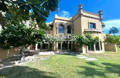 Outdoor House image for: Villa - 4 Bedrooms - 5 Bathrooms for rent in Canal Cove Frond J - Canal Cove Villas - Palm Jumeirah - Dubai, Image 1