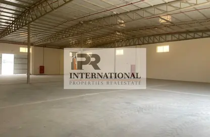 Warehouse - Studio - 4 Bathrooms for rent in Umm Al Thuoob - Umm Al Quwain
