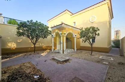 Villa - 4 Bedrooms - 5 Bathrooms for rent in District 8 - Jumeirah Park - Dubai