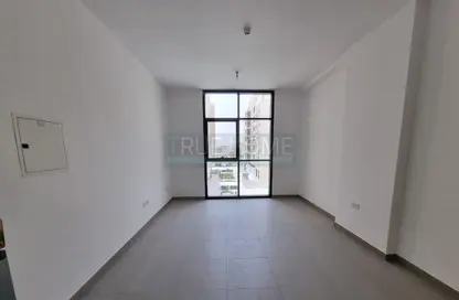 Empty Room image for: Apartment - 1 Bathroom for sale in Al Mamsha - Muwaileh - Sharjah, Image 1
