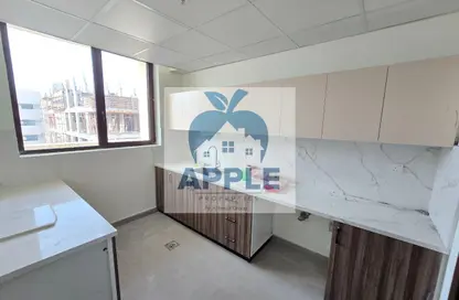 شقة - غرفة نوم - 2 حمامات للايجار في الزاهية - تجارية مويلح - الشارقة شقة - غرفة نوم - 2 حمامات للايجار في الزاهية - تجارية مويلح - الشارقة